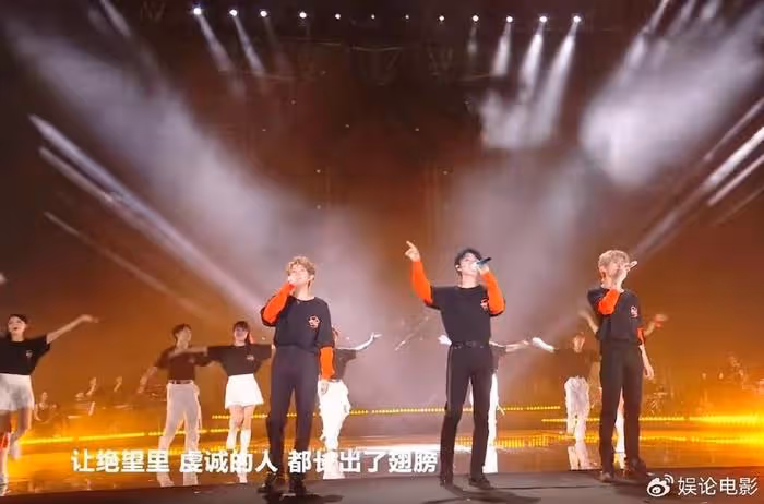 TFBOYS十年之約演唱會,三人配合默契,現場演唱還行並不難聽吧