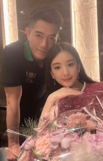 郭富城為方媛慶生,曬一家四口全家福,兩個女兒像極了媽媽