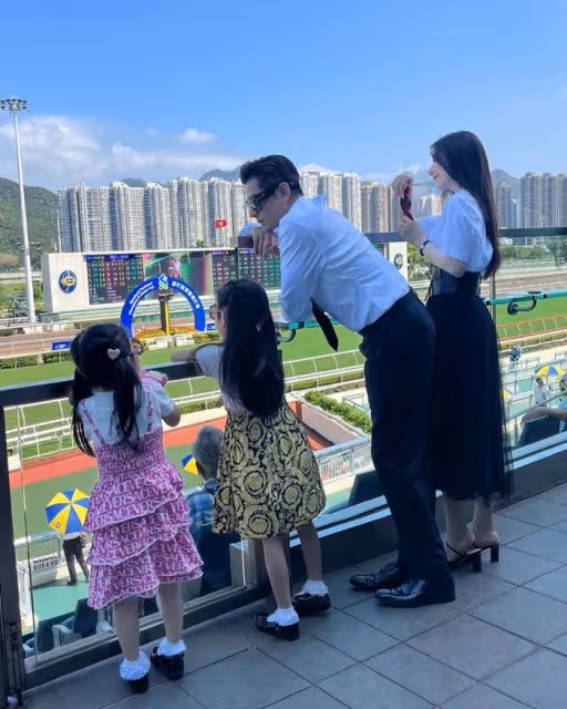 郭富城為方媛慶生,曬一家四口全家福,兩個女兒像極了媽媽