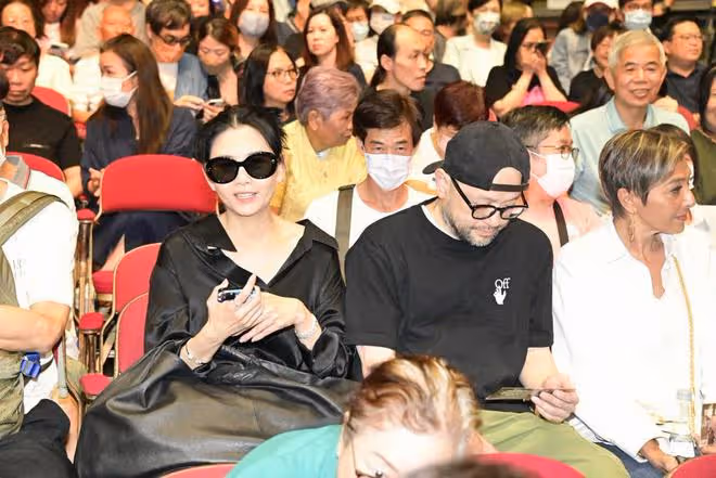 關之琳，梁家輝全家現身溫拿樂隊演唱會，邱淑貞帶富豪老公出席