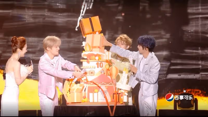 TFBOYS演唱會落幕，徐崢陶虹合體，藍羽救場，蛋糕塌了，粉絲失控