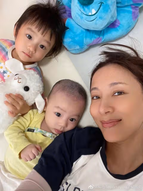 TVB小生拍新劇獲視後妻子探班!一家人終團聚,自曝角色挑戰大
