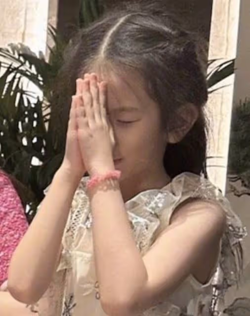 郭富城曬全家福為嬌妻慶生,高調示愛對方,方媛被指眼神里沒光了