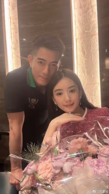 郭富城曬全家福為方媛慶生,老夫少妻越愛越高調,倆女兒顏值超高