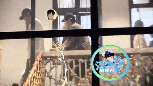 與毛曉慧分了?楊紫前任深夜摟美女聚餐,醉酒後笑容猥瑣動作曖昧