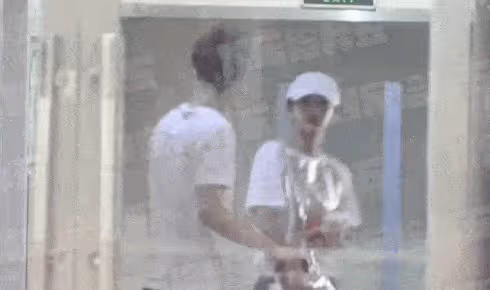 與毛曉慧分了?楊紫前任深夜摟美女聚餐,醉酒後笑容猥瑣動作曖昧