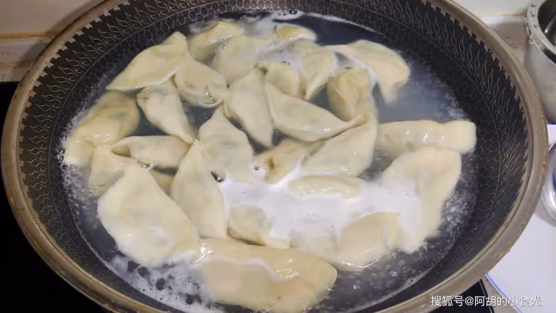 八月吃餃子,試試這餡!不愧是「天然鈣庫」, 能提鮮能補鈣,啥都不蘸都好吃