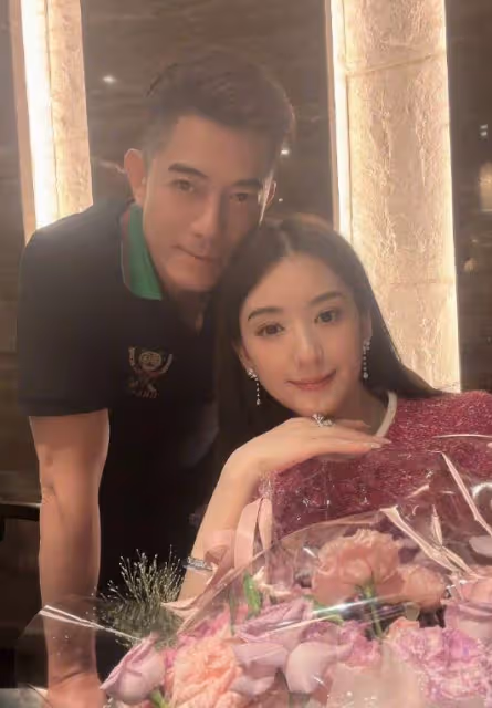 郭富城高調為老婆慶生,方媛全身上下都是奢侈品,手鐲高達37萬