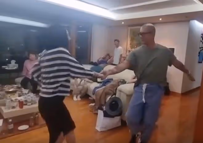 嗨高了?小S具俊曄熱舞行為十分曖昧,精神狀態不佳疑似失控