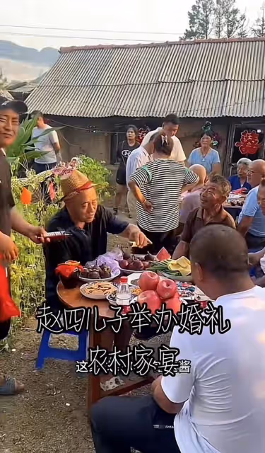 「趙四」升級當爺爺!抱孫子激動落淚,送10萬紅包謝兒媳傳宗接代