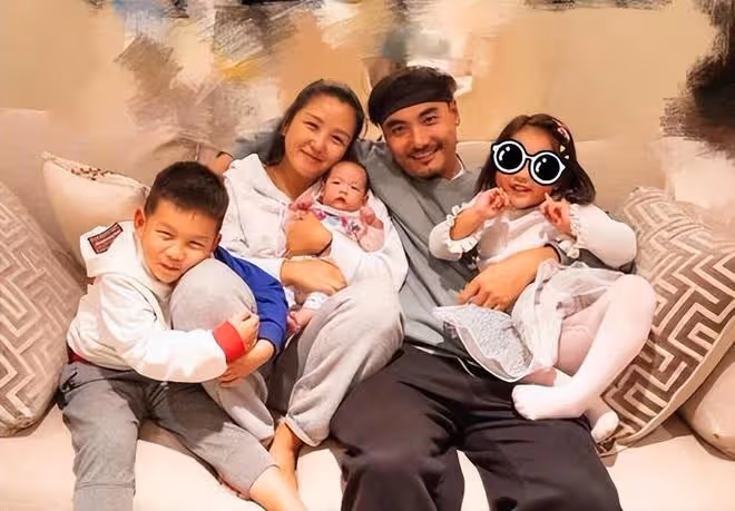 何潔暴瘦一家五口首拍時尚大片!3娃2爹顏值大不同,繼子未現身