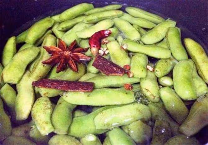 煮毛豆要碧綠脆爽，只需加入這個調料，煮出來又香又好吃