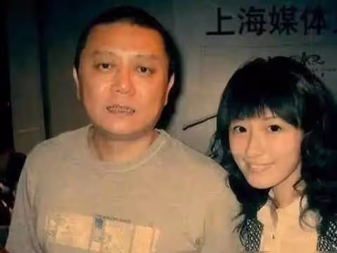 不結婚卻有固定伴侶,這3位中年女星,一個比一個過得滋潤