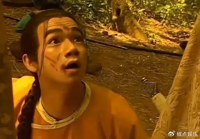 過氣港星內地瘋狂撈金,曾是TVB御用奸人,妻女在國外坐千萬名車