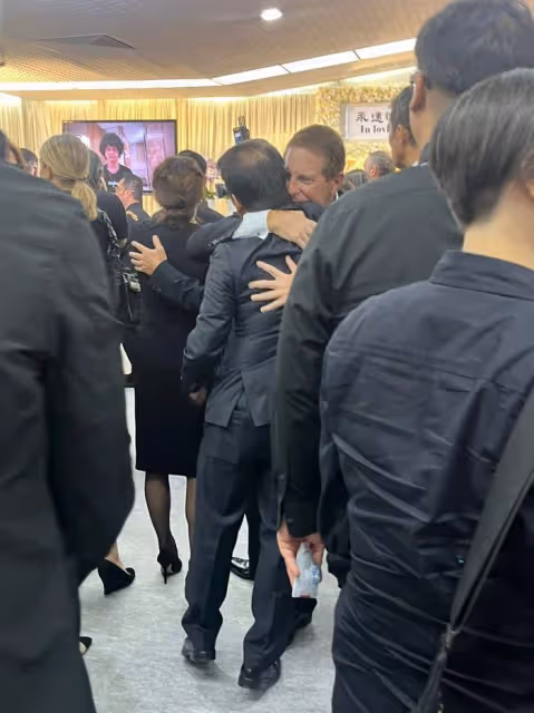 李玟老公回應爭議,透露妻子遺願,指李玟骨灰被李家人霸占