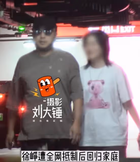 徐崢被指回歸家庭,帶14歲女兒看電影,徐小寶和爸爸身高體型接近