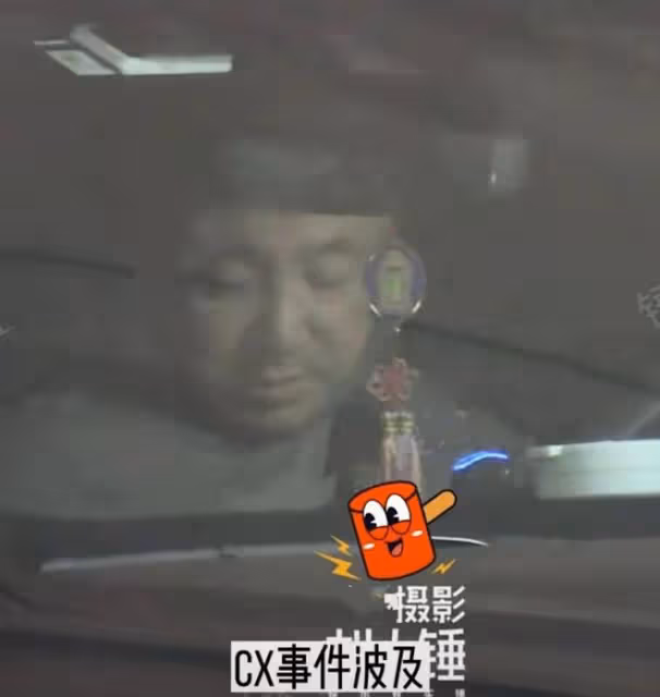 徐崢被指回歸家庭,帶14歲女兒看電影,徐小寶和爸爸身高體型接近