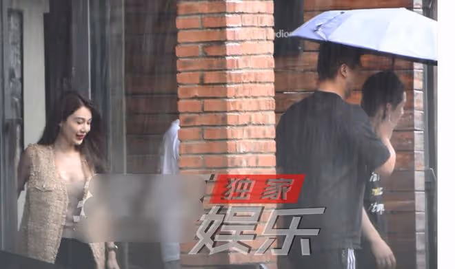 黃曉明帶女友工作,趙仕瑾刻意模仿baby惹怒黃曉明,將其丟在雨中