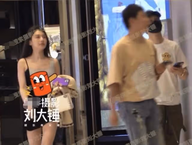 黃曉明帶女友工作,趙仕瑾刻意模仿baby惹怒黃曉明,將其丟在雨中