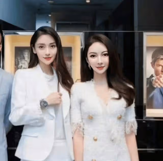 黃曉明帶女友工作，趙仕瑾刻意模仿baby惹怒黃曉明，將其丟在雨中
