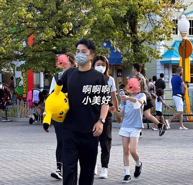港媒曝楊冪斥5.4億爭奪撫養權!小糯米未來動向曝光,疑更改國籍