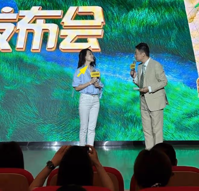 章子怡風波後露面,下巴長到變形,踩10cm恨天高險站不穩