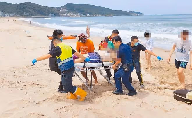 張震岳海邊救人，55歲男子溺水離世，英勇畫面感動眾人