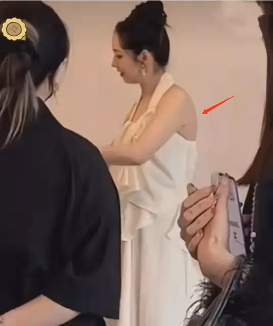 郭碧婷正式復出撈金！脖子前傾手臂粗壯，真實身材贏得網友稱讚