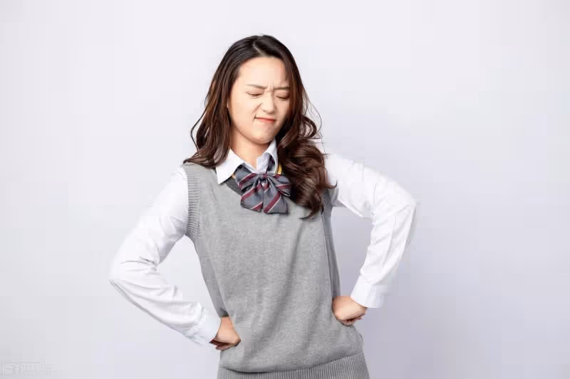 「一碗排骨你吃半碗?」孫子怒罵,兒子兒媳一言不發,我連夜回家