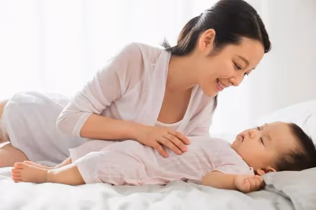 父母為了生兒子把我送人,如今他們病倒卻攛掇姐姐弟弟來讓我釋懷