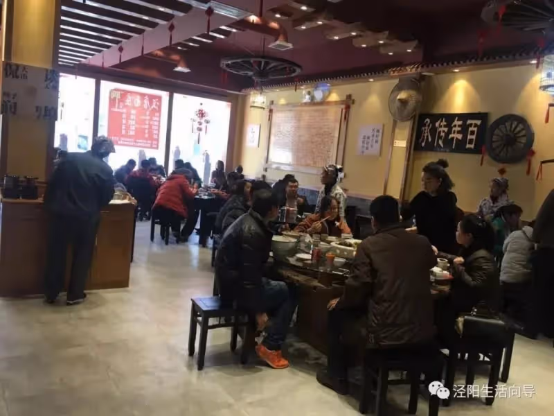 當年危急時刻,大哥手持菜刀挺身而出,贏得了我漂亮大嫂的芳心