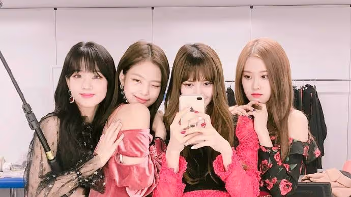 BLACKPINK慶祝出道七周年，成員們發帖祝賀，續約依舊尚未確定