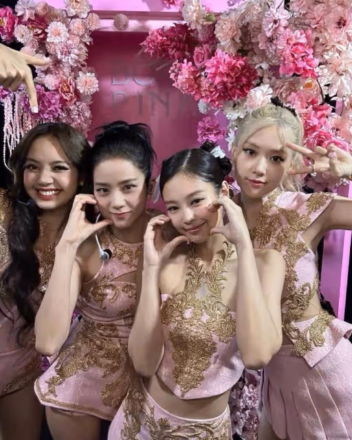 BLACKPINK慶祝出道七周年,成員們發帖祝賀,續約依舊尚未確定