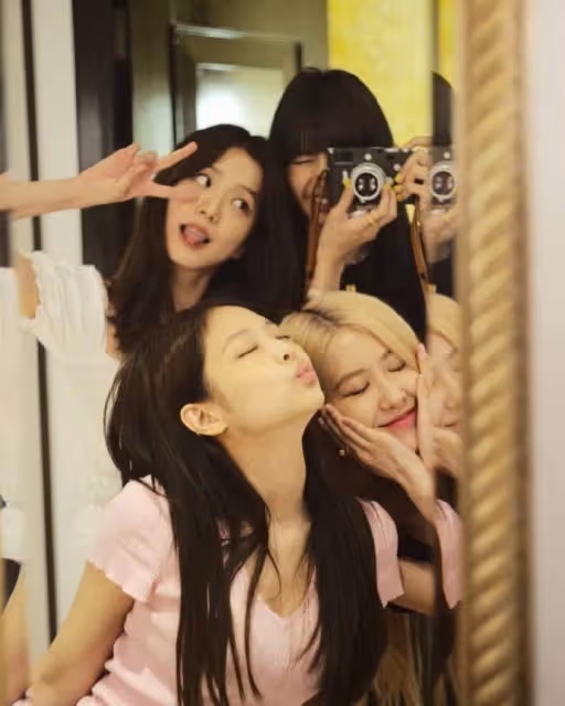 BLACKPINK慶祝出道七周年,成員們發帖祝賀,續約依舊尚未確定