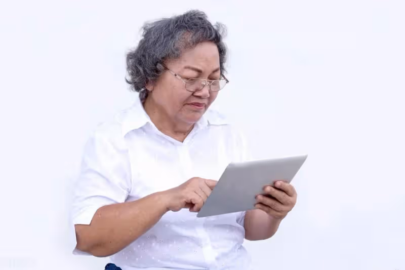 我60歲退休,每月退休金4058元,女婿卻給我報保潔,讓我去上班