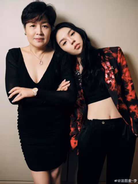 淚目!法圖麥穿爸爸李詠衣服拍「全家福」,哈文:一家人在一起