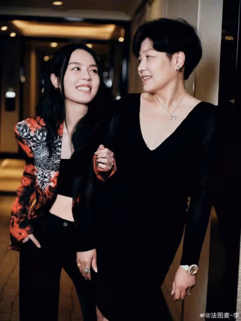 淚目!法圖麥穿爸爸李詠衣服拍「全家福」,哈文:一家人在一起