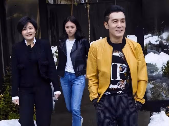 淚目!法圖麥穿爸爸李詠衣服拍「全家福」,哈文:一家人在一起