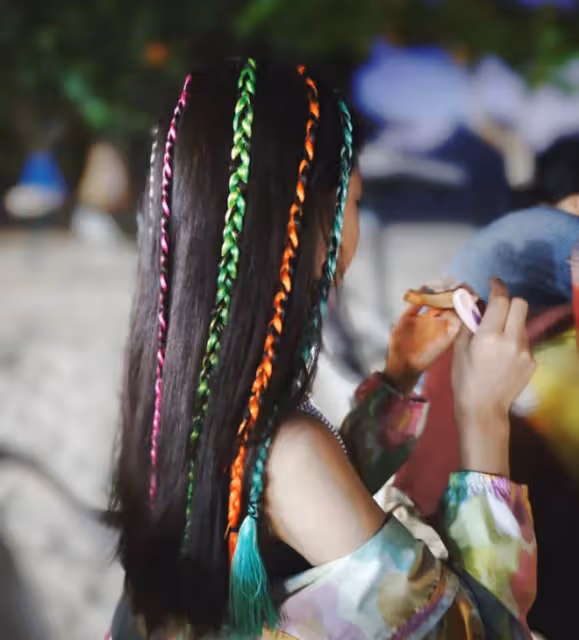 張梓琳帶倆女兒旅行,母女仨穿泳裝又美又萌,同款超模腿搶鏡