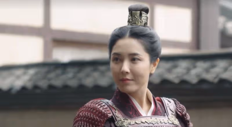 她是保劍鋒口中「200年一遇的美人」,出道22年不火,今被嘲臉僵