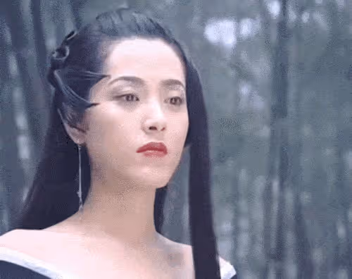 她是保劍鋒口中「200年一遇的美人」,出道22年不火,今被嘲臉僵