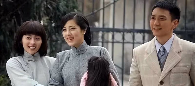 她是保劍鋒口中「200年一遇的美人」，出道22年不火，今被嘲臉僵