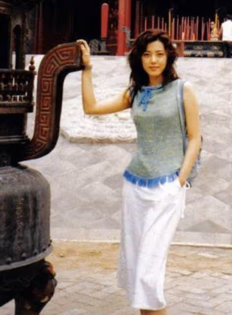 她是保劍鋒口中「200年一遇的美人」，出道22年不火，今被嘲臉僵
