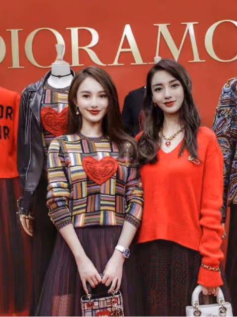 黃曉明帶緋聞女友外出工作，趙仕瑾妝容成熟，生圖精修差別大