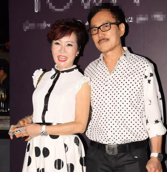 唐鶴德陳淑芬新加坡度假,狄波拉夫婦設宴招待,64歲依舊帥氣十足