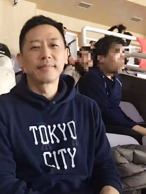 唐鶴德陳淑芬新加坡度假,狄波拉夫婦設宴招待,64歲依舊帥氣十足