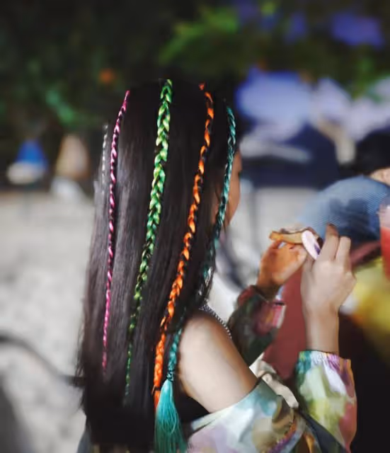 張梓琳曬度假照,倆女兒穿泳裝腿長氣質佳,妹妹側顏出鏡好漂亮