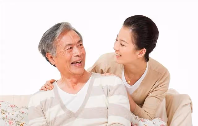 再婚半年，老伴讓我伺候繼女坐月子，我：又不是我閨女，和我無關