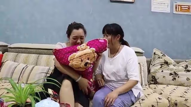 妹妹離婚住哥哥家遭到拒絕。母親：房子是我買的。兒媳說：我走吧