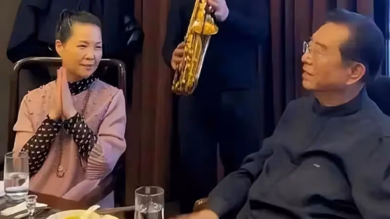 本性難移！27歲李天一出獄後，李雙江和夢鴿一個舉動，讓大家怒了